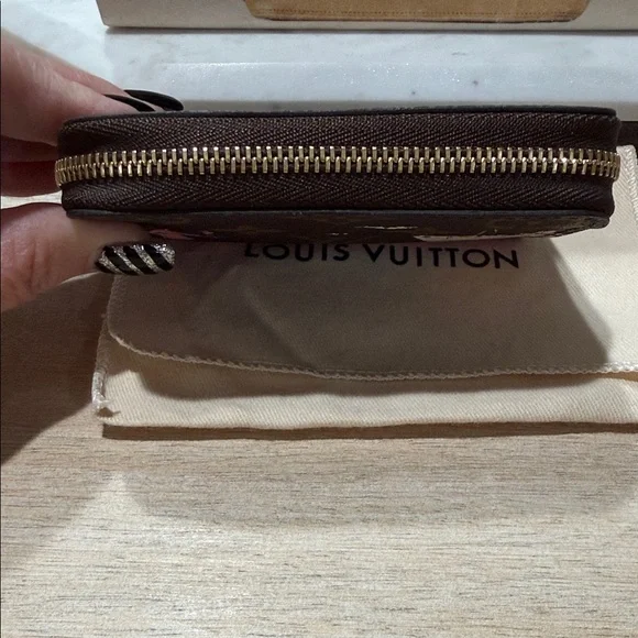 Limited Edition Louis Vuitton Zippy Wallet - Picture 3 of 9
